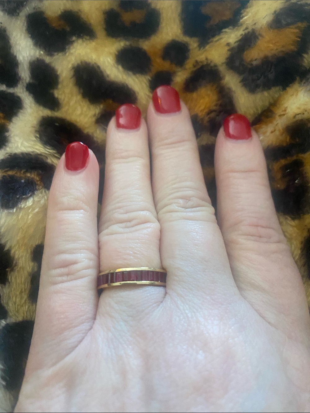 Ruby eternity band. 14 kt yellow gold.